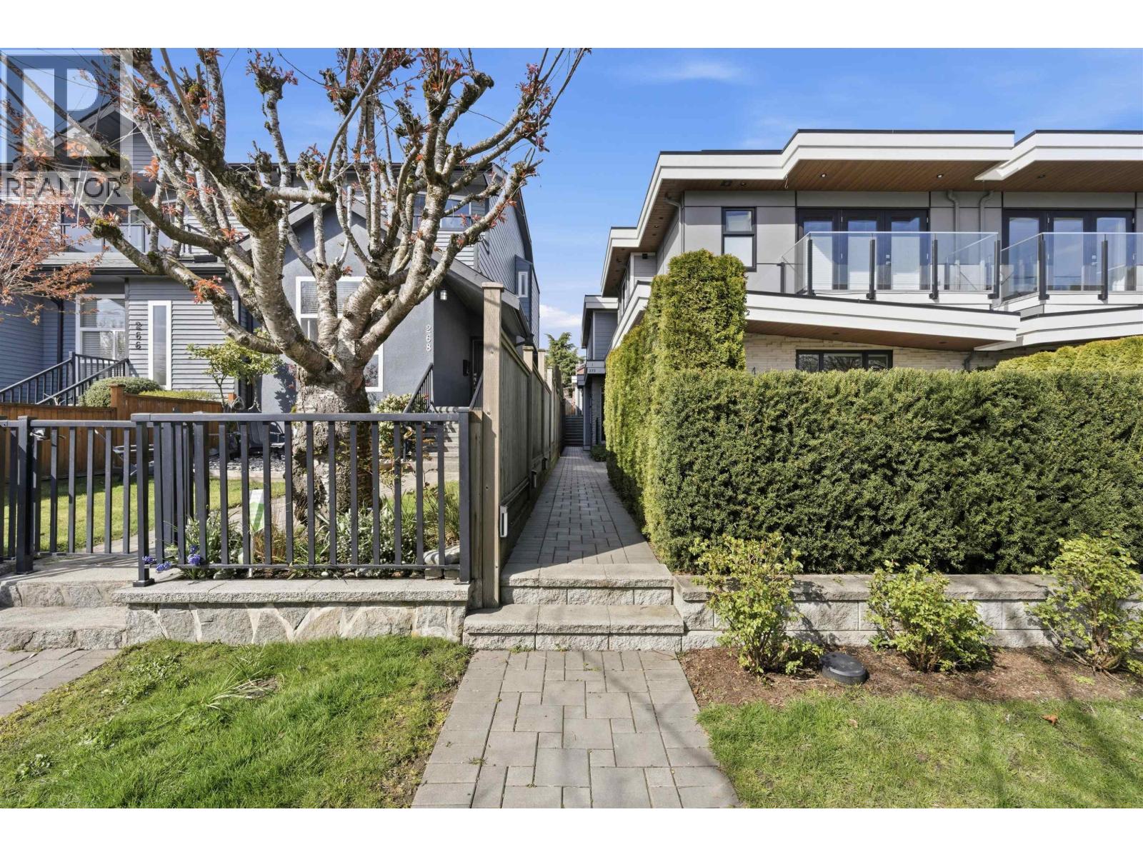 1 272 E 9th Street, North Vancouver, British Columbia  V7L 2B1 - Photo 2 - R3109551