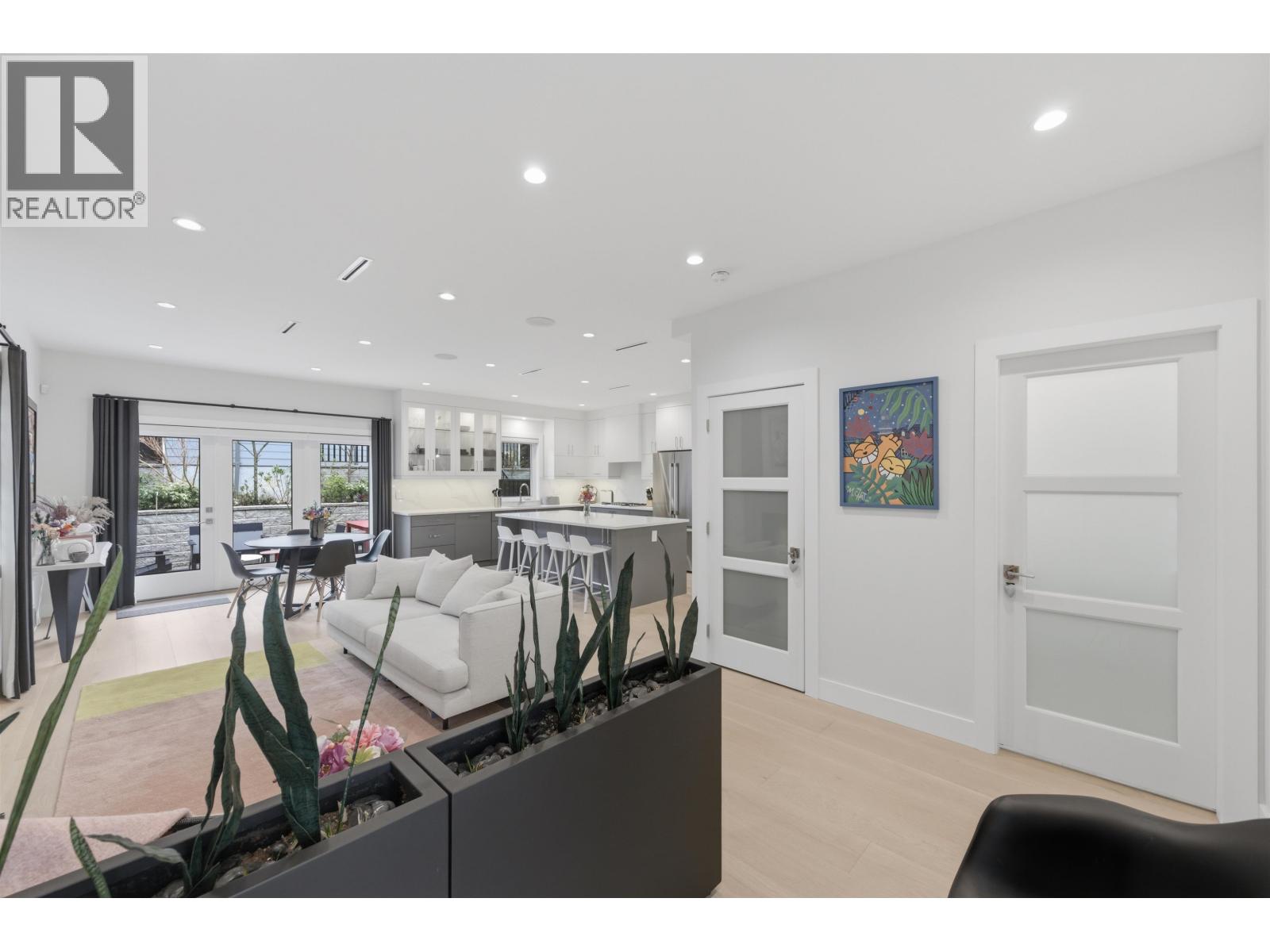 1 272 E 9th Street, North Vancouver, British Columbia  V7L 2B1 - Photo 4 - R3109551