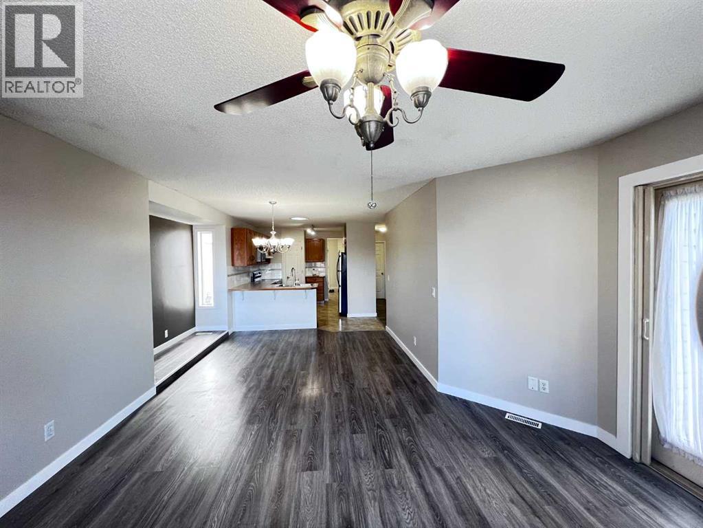 110 West Creek Bay, Chestermere, Alberta  T1X 1K7 - Photo 5 - A2262218