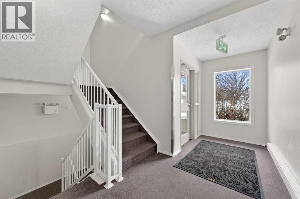 2, 170 N Railway Street, Okotoks, Alberta  T1S 1Z8 - Photo 3 - A2294578