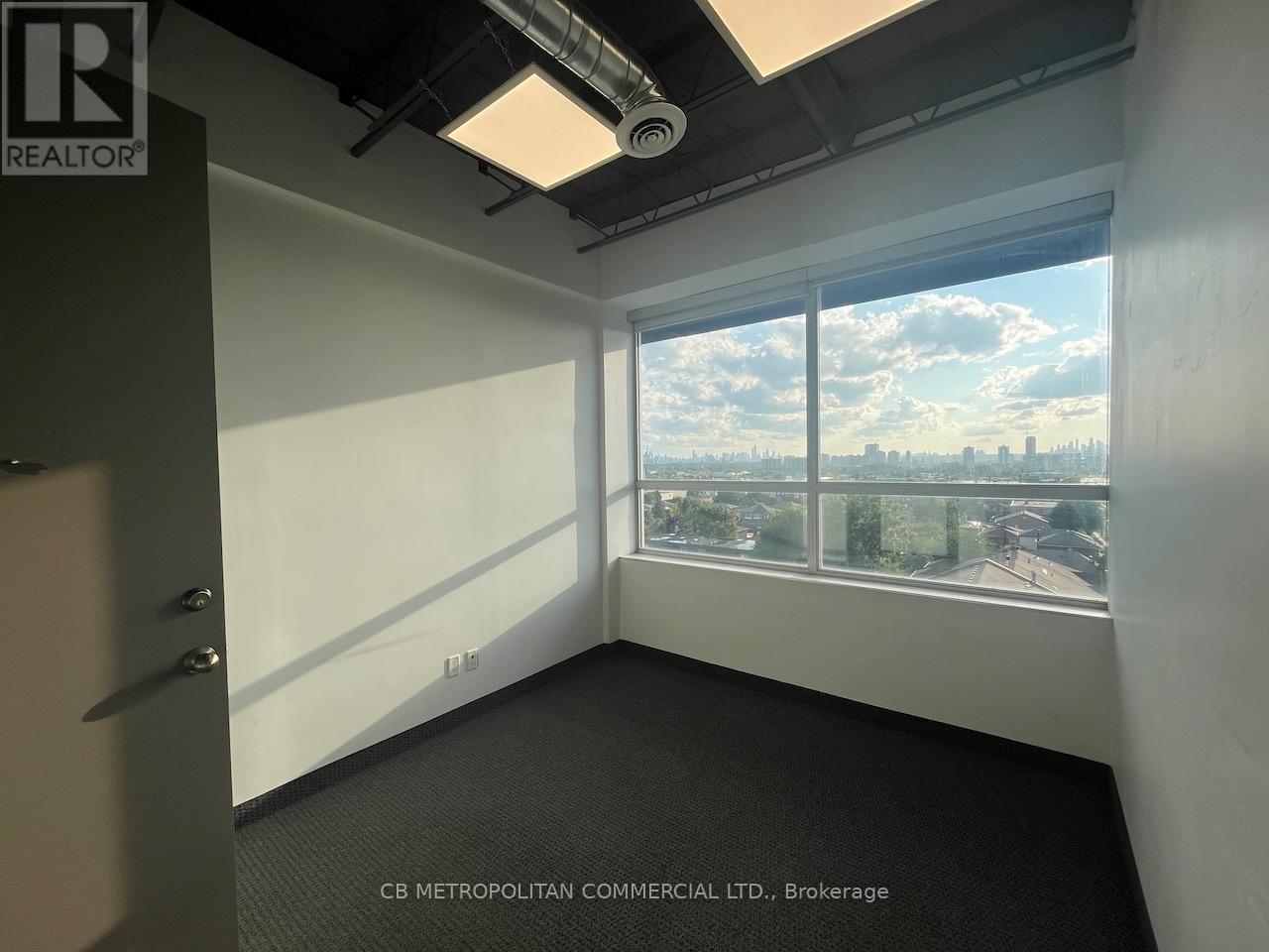 200 - 1880 O'connor Drive, Toronto (Victoria Village), Ontario  M4A 1W9 - Photo 3 - C12980032