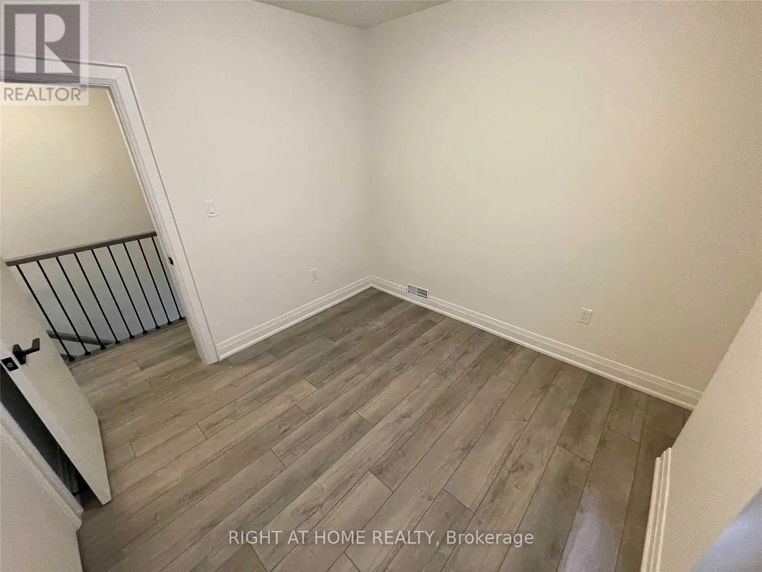 Upper - 380 Northcliffe Boulevard, Toronto (Oakwood Village), Ontario  M6E 3L1 - Photo 10 - C12980058