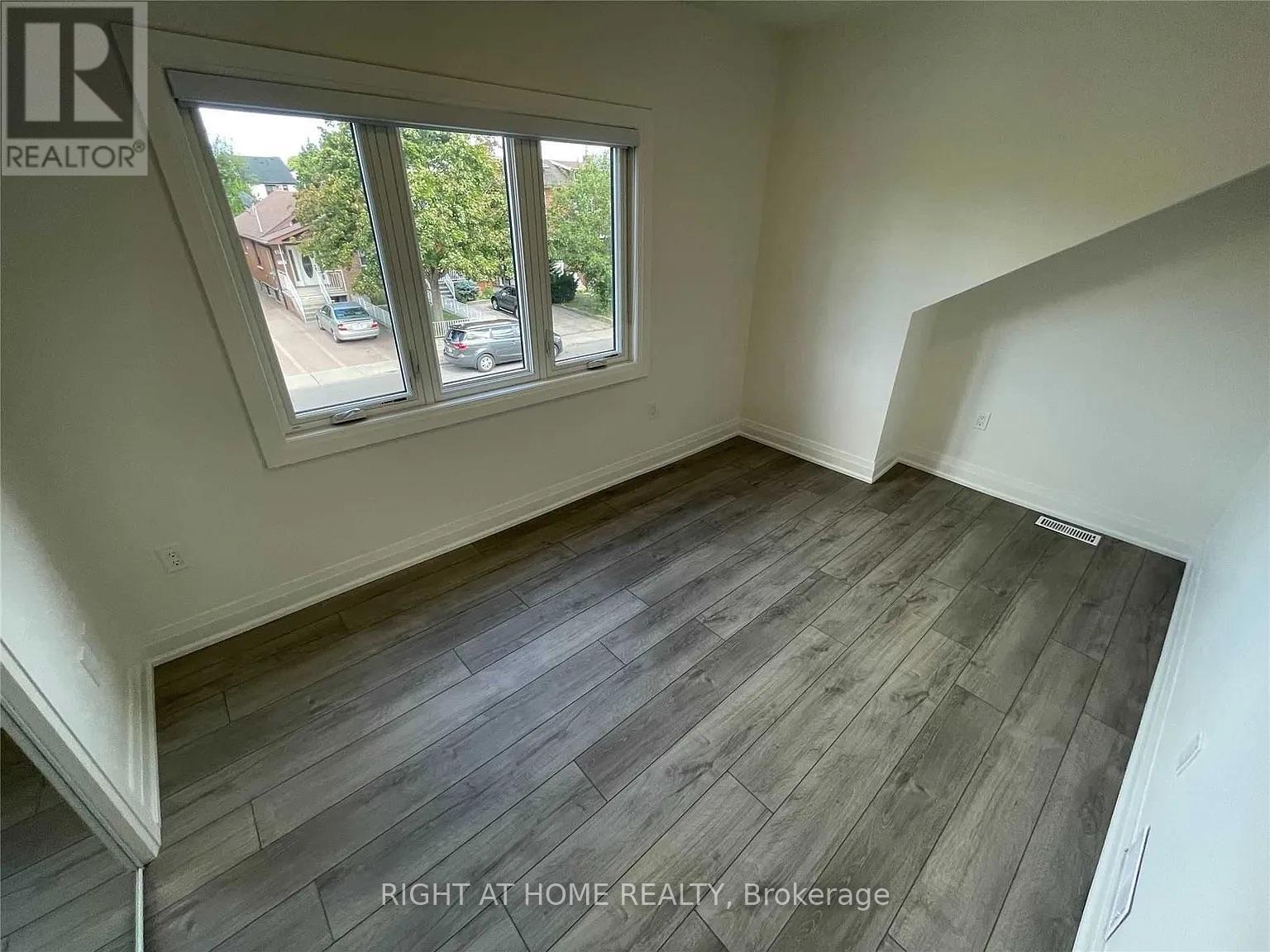 Upper - 380 Northcliffe Boulevard, Toronto (Oakwood Village), Ontario  M6E 3L1 - Photo 13 - C12980058