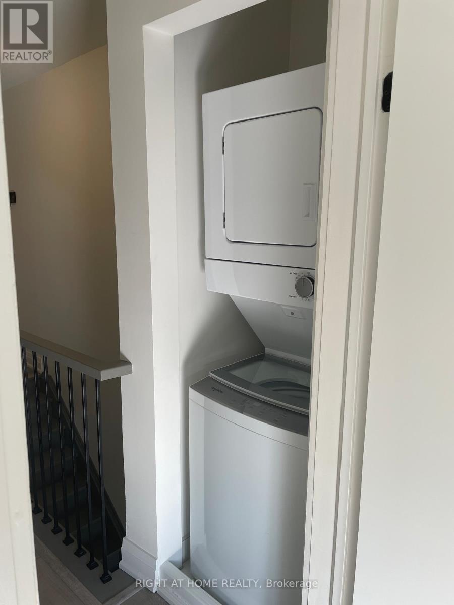 Upper - 380 Northcliffe Boulevard, Toronto (Oakwood Village), Ontario  M6E 3L1 - Photo 16 - C12980058