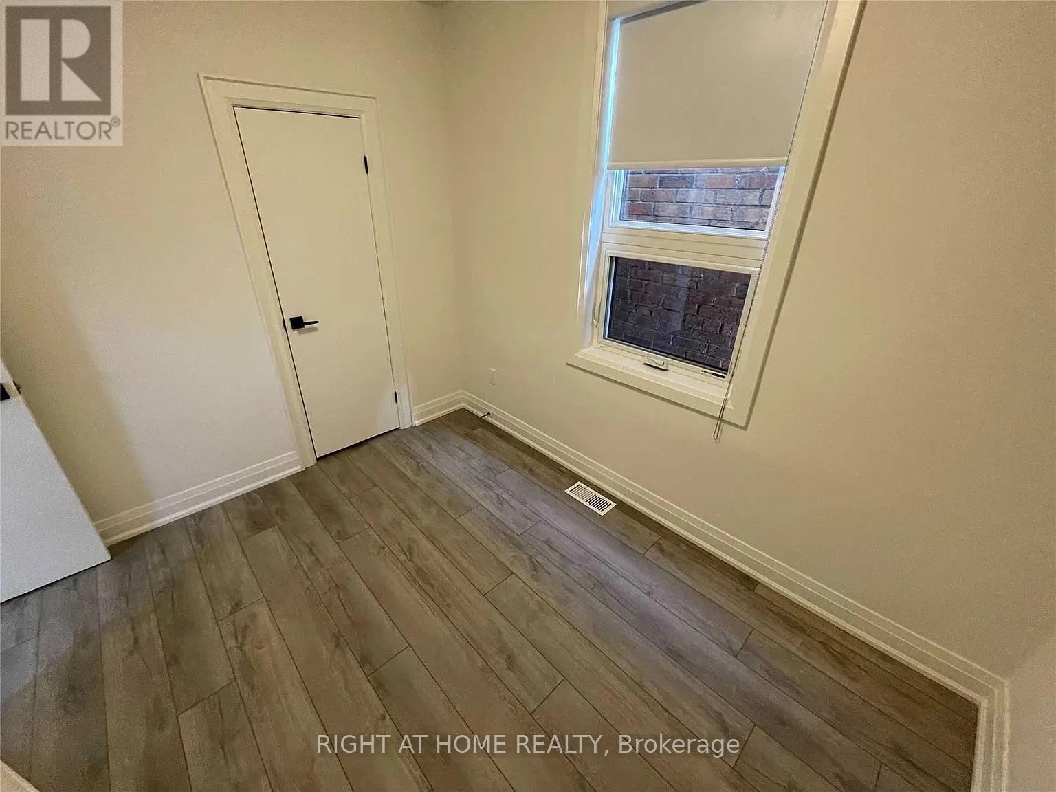 Upper - 380 Northcliffe Boulevard, Toronto (Oakwood Village), Ontario  M6E 3L1 - Photo 5 - C12980058