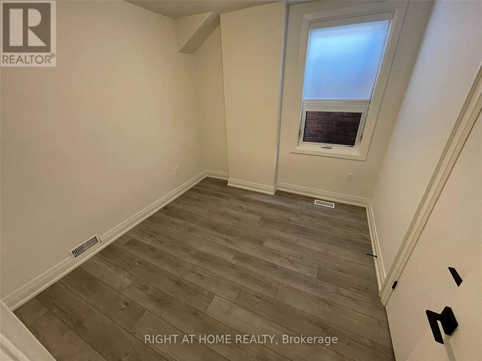 Upper - 380 Northcliffe Boulevard, Toronto (Oakwood Village), Ontario  M6E 3L1 - Photo 9 - C12980058