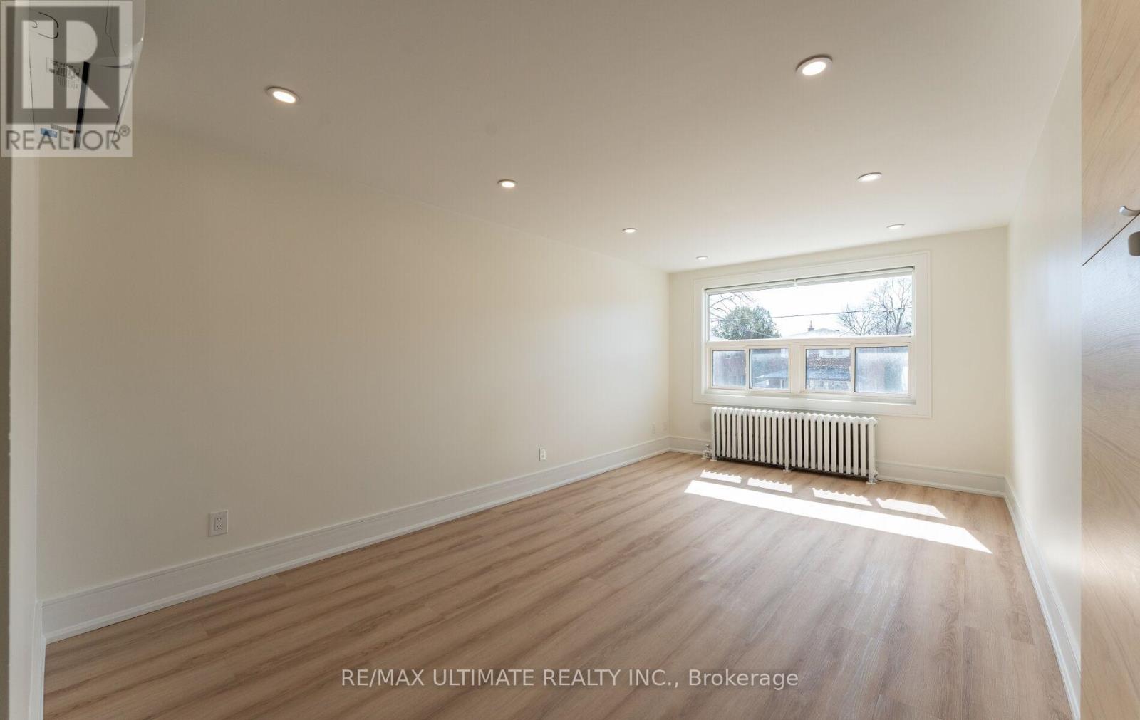 484a Cosburn Avenue, Toronto (East York), Ontario  M4J 2N5 - Photo 5 - E12980038