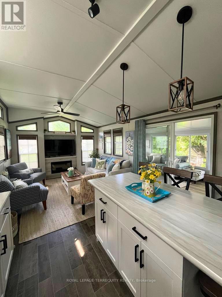 18 Rockhaven, Selwyn, Ontario  K0L 2H0 - Photo 15 - X12965272