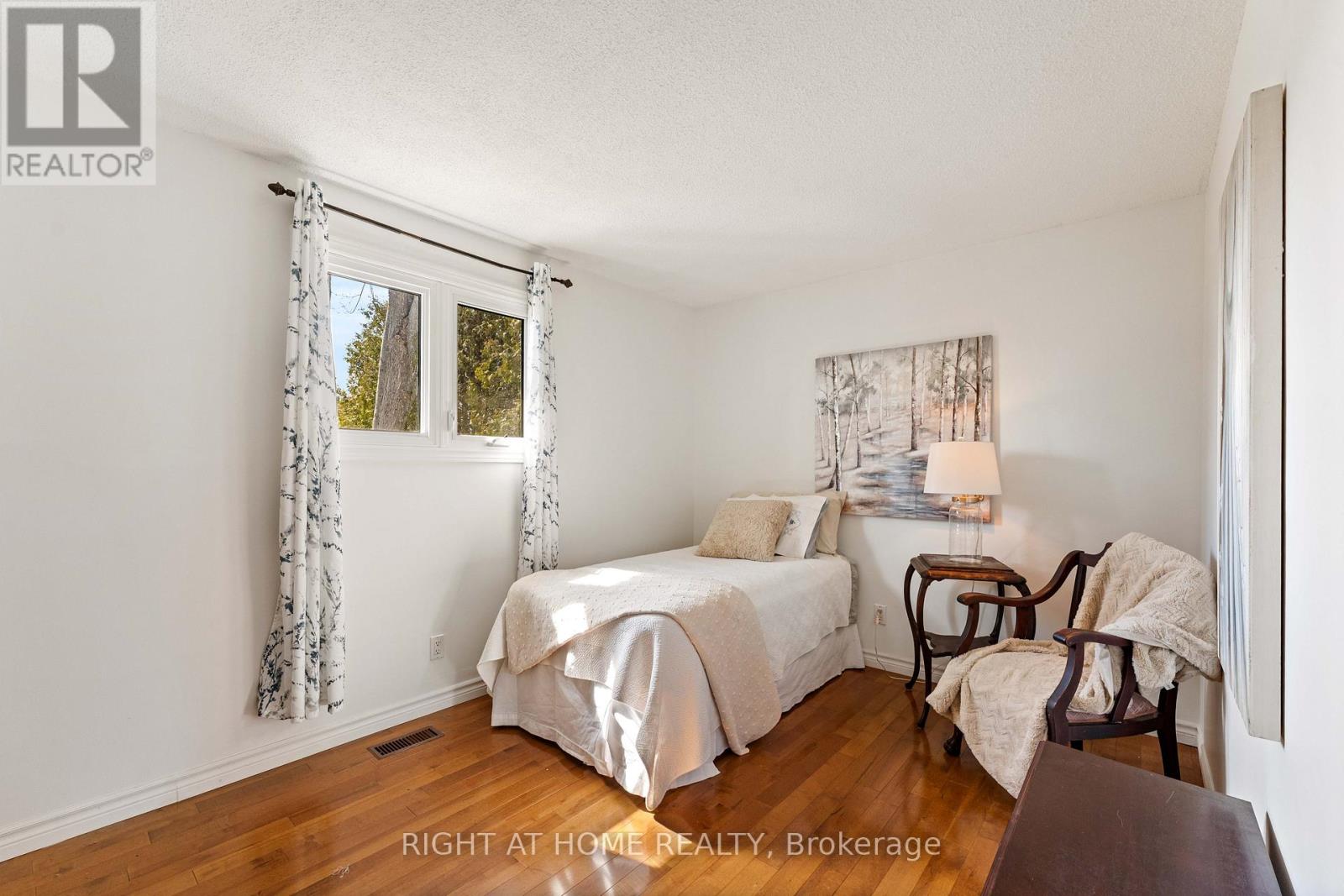 10 Preston Street, Oro-Medonte (Warminster), Ontario  L0K 2G0 - Photo 11 - S12980044