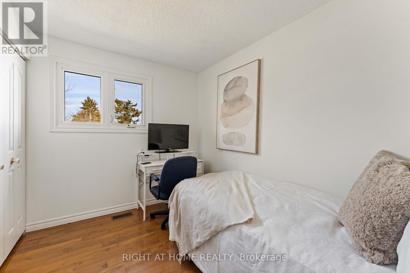 10 Preston Street, Oro-Medonte (Warminster), Ontario  L0K 2G0 - Photo 12 - S12980044