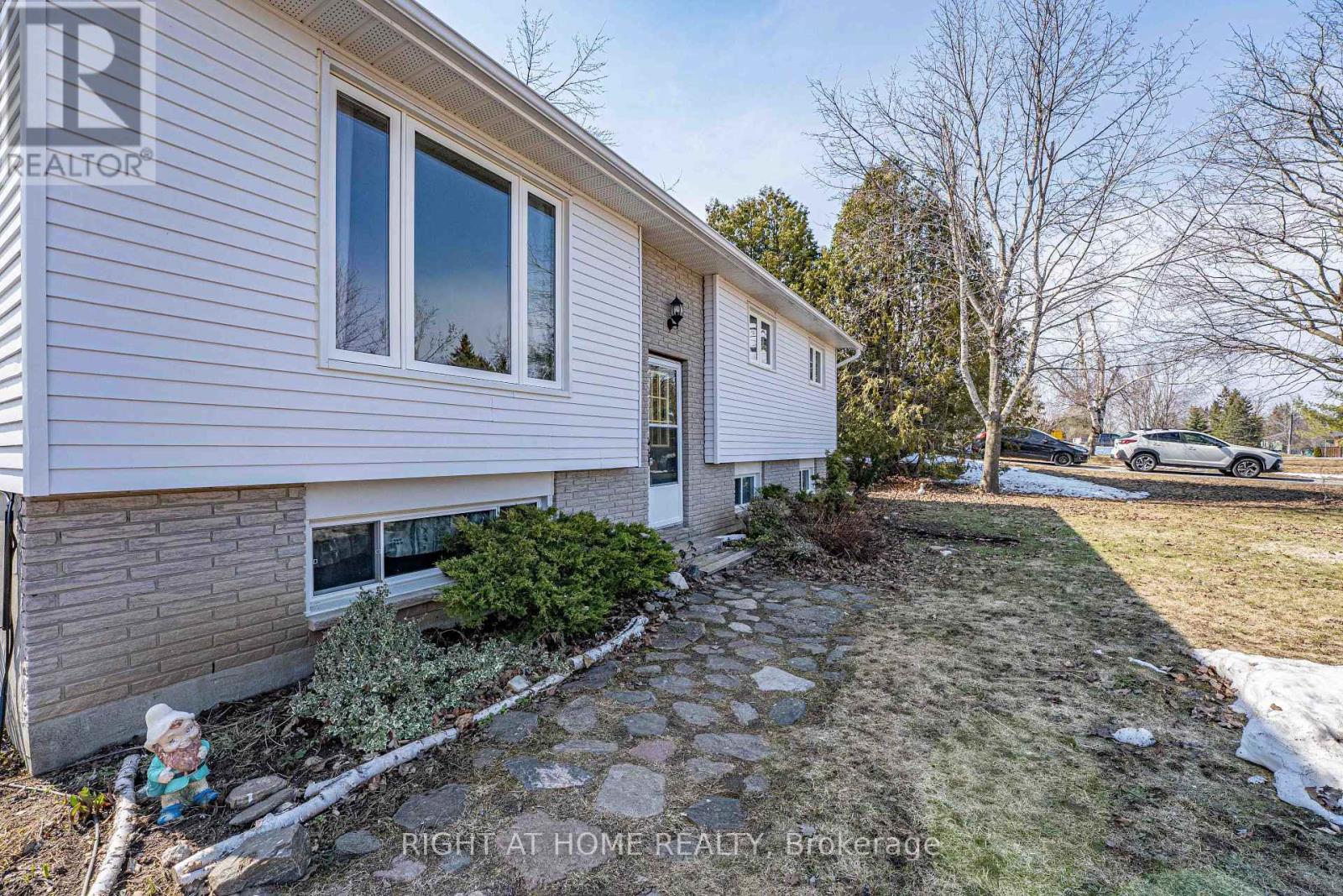 10 Preston Street, Oro-Medonte (Warminster), Ontario  L0K 2G0 - Photo 14 - S12980044