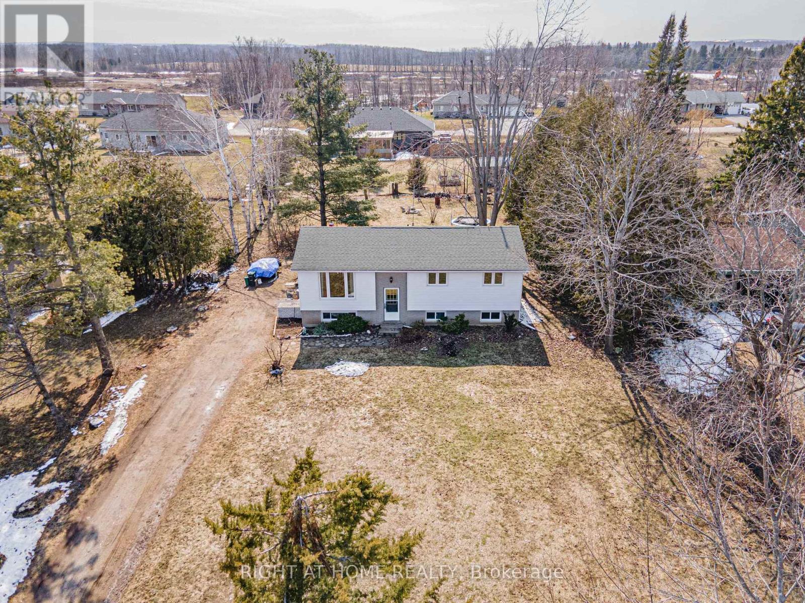 10 Preston Street, Oro-Medonte (Warminster), Ontario  L0K 2G0 - Photo 2 - S12980044