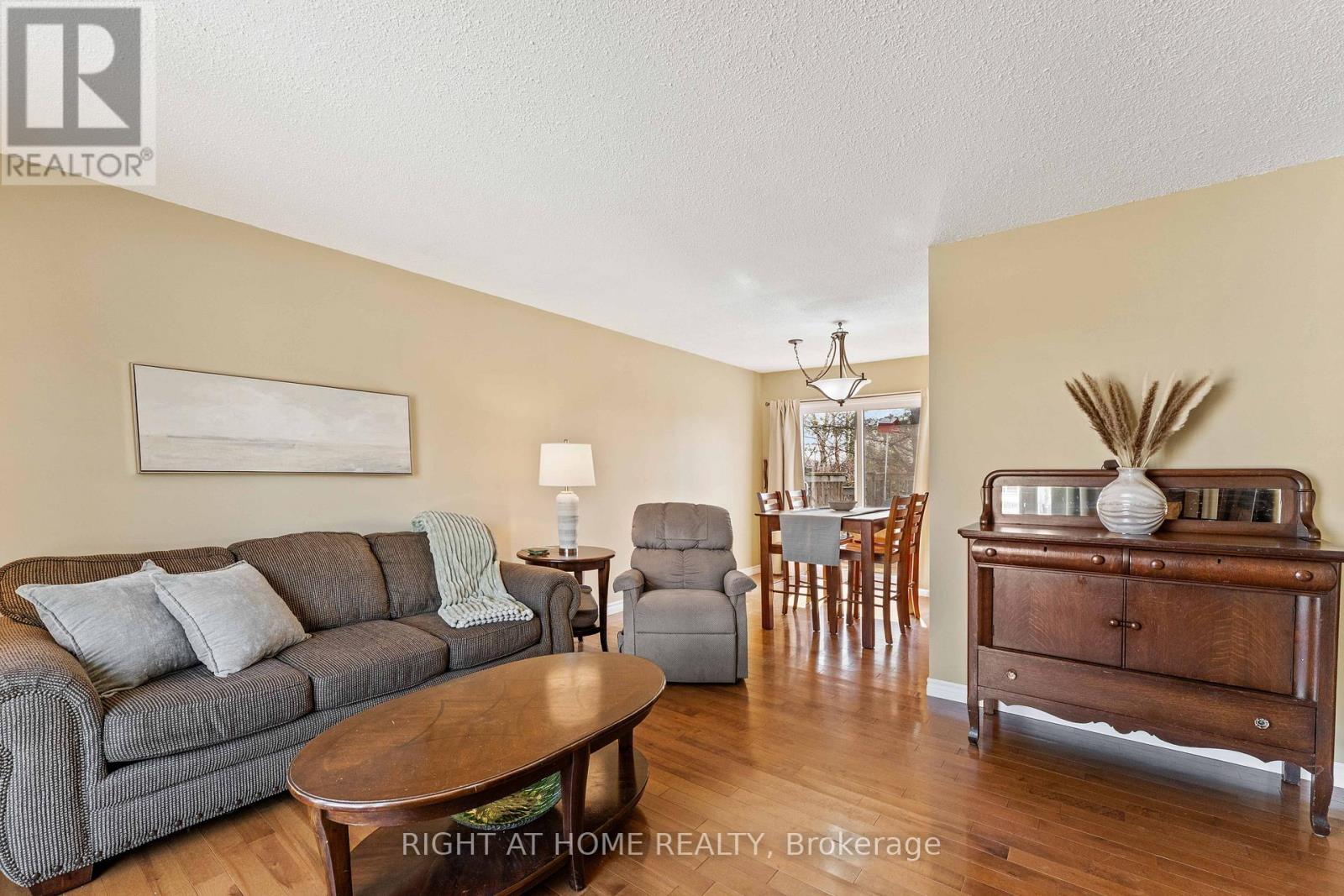 10 Preston Street, Oro-Medonte (Warminster), Ontario  L0K 2G0 - Photo 6 - S12980044