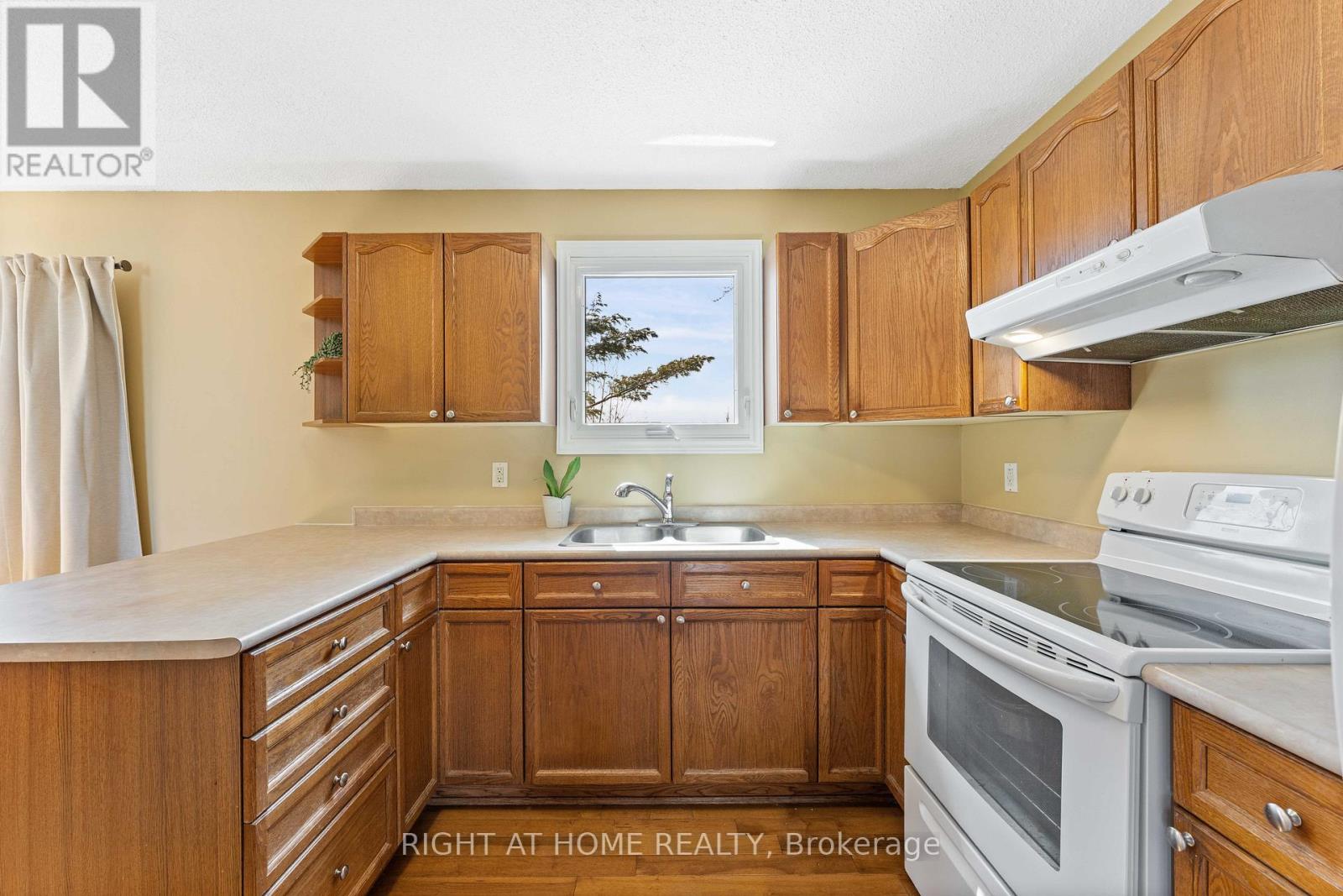 10 Preston Street, Oro-Medonte (Warminster), Ontario  L0K 2G0 - Photo 8 - S12980044