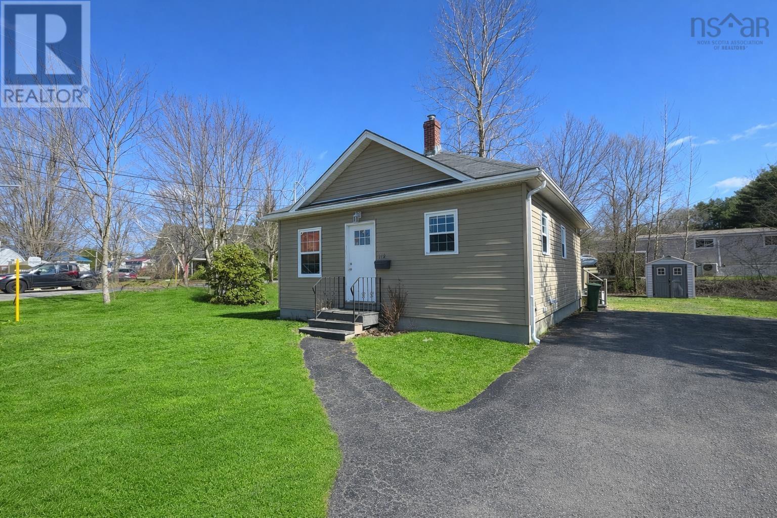 112 North Street, Bridgewater, Nova Scotia  B4V 2V6 - Photo 1 - 202602628