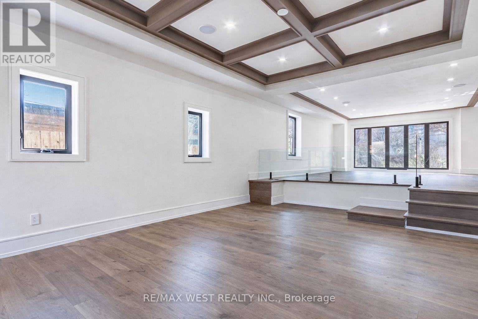 29 Blaketon Road, Toronto (Islington-City Centre West), Ontario  M9B 4W4 - Photo 14 - W12980020