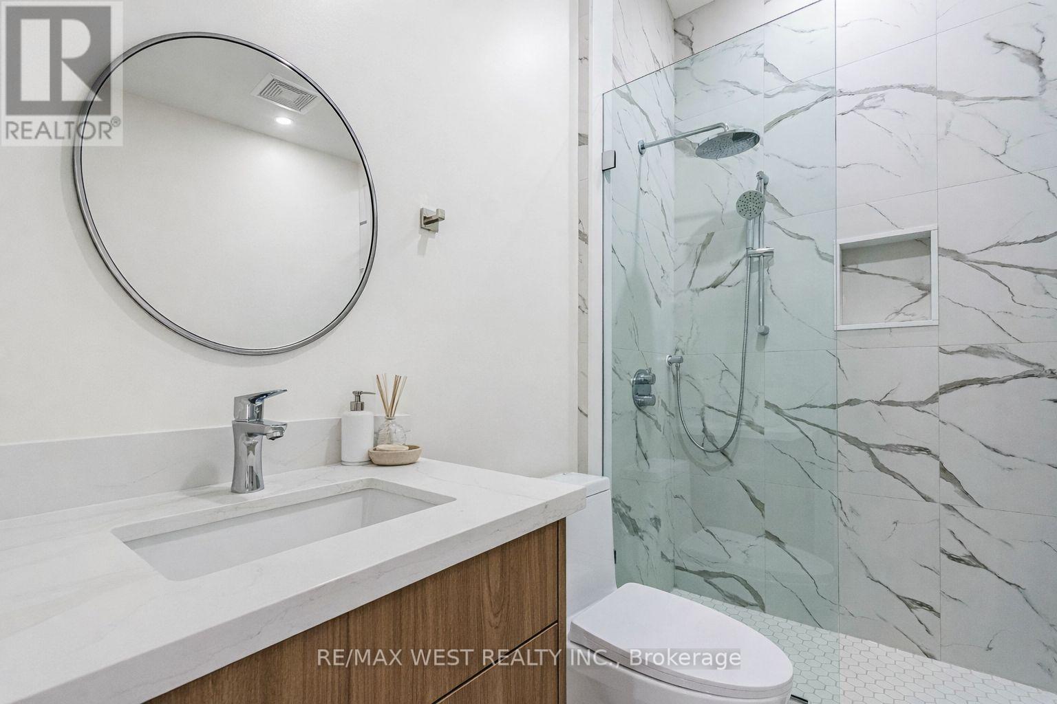 29 Blaketon Road, Toronto (Islington-City Centre West), Ontario  M9B 4W4 - Photo 19 - W12980020