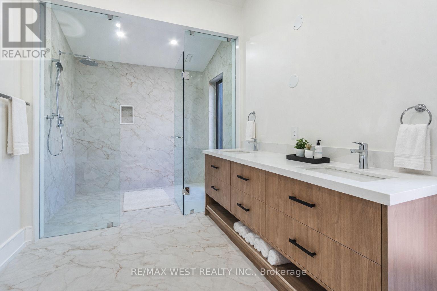 29 Blaketon Road, Toronto (Islington-City Centre West), Ontario  M9B 4W4 - Photo 23 - W12980020