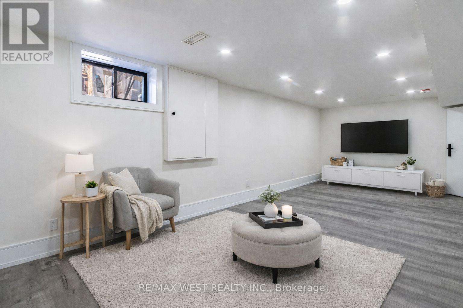 29 Blaketon Road, Toronto (Islington-City Centre West), Ontario  M9B 4W4 - Photo 24 - W12980020