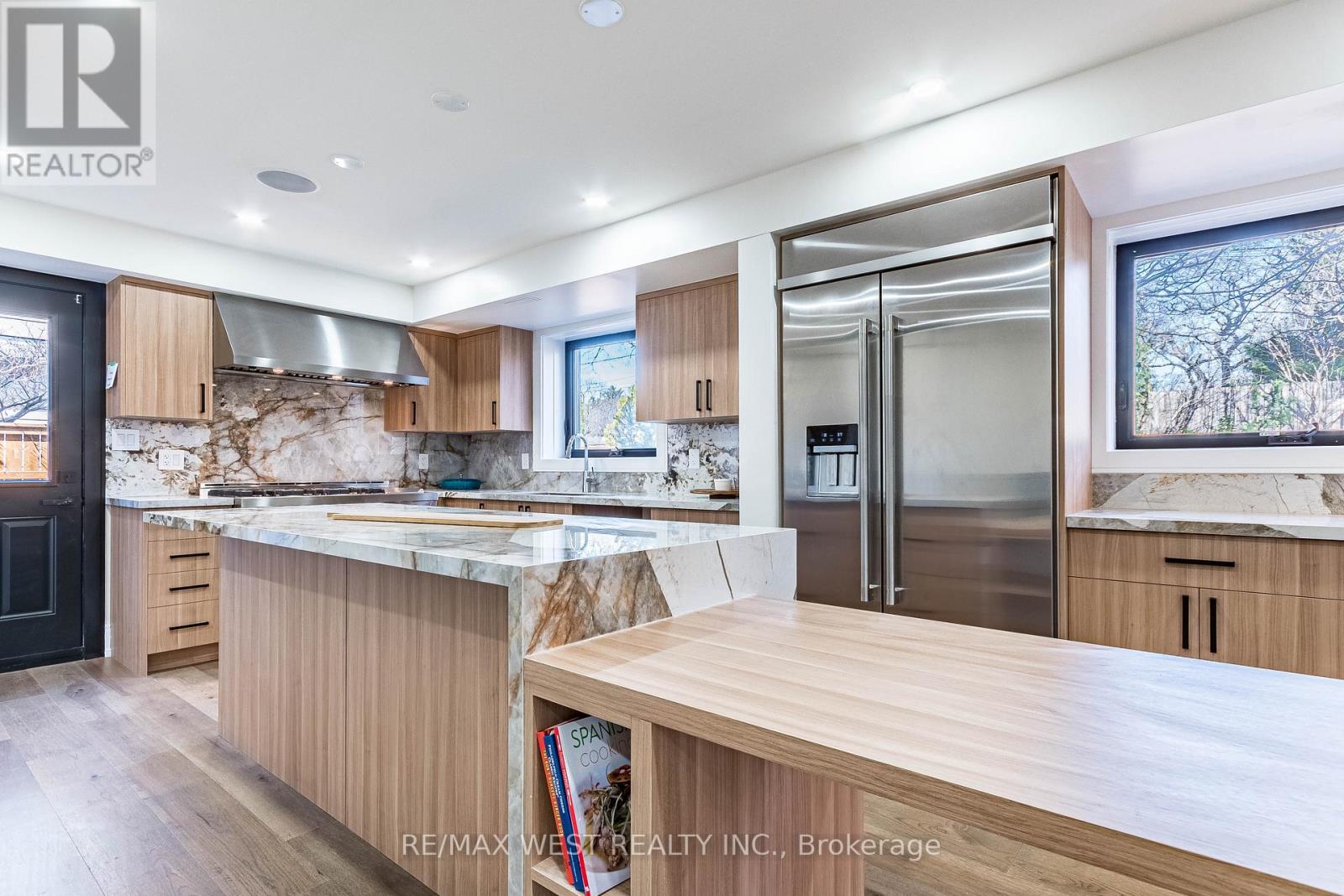 29 Blaketon Road, Toronto (Islington-City Centre West), Ontario  M9B 4W4 - Photo 9 - W12980020