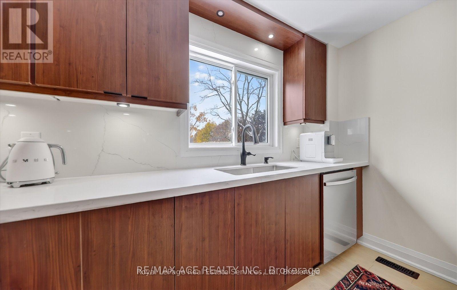 100 Brimwood Drive, Toronto, Ontario  M1V 1C2 - Photo 5 - E12980084