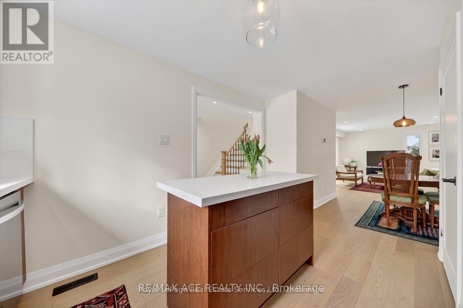 100 Brimwood Drive, Toronto, Ontario  M1V 1C2 - Photo 7 - E12980084