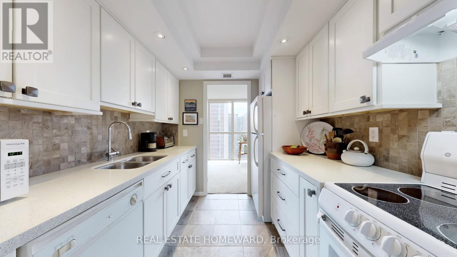 1609 - 15 Maitland Place, Toronto, Ontario  M4Y 2X3 - Photo 10 - C12980098