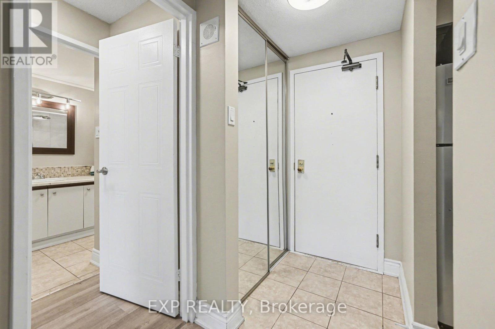 404 - 80 Sandcastle Drive, Ottawa, Ontario K2H 9E7 - Photo 2 - X12980120