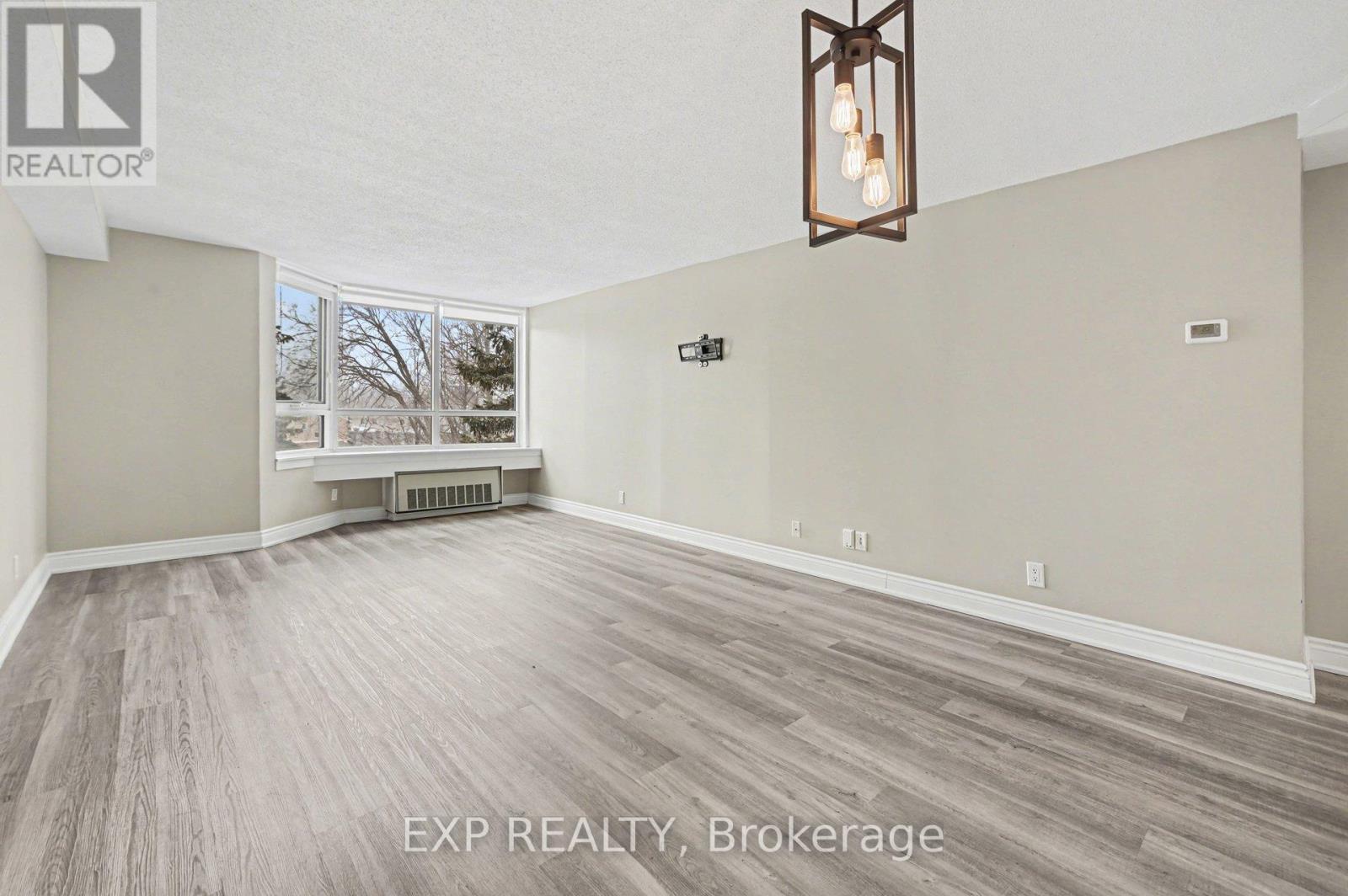 404 - 80 Sandcastle Drive, Ottawa, Ontario K2H 9E7 - Photo 4 - X12980120