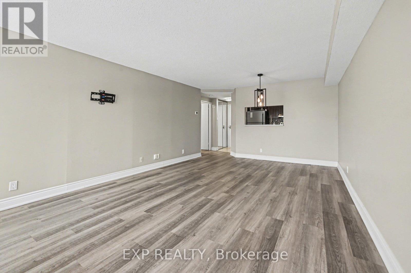 404 - 80 Sandcastle Drive, Ottawa, Ontario K2H 9E7 - Photo 5 - X12980120