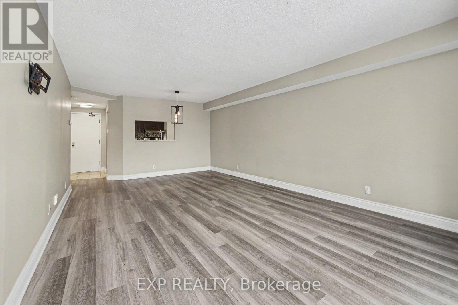 404 - 80 Sandcastle Drive, Ottawa, Ontario K2H 9E7 - Photo 7 - X12980120