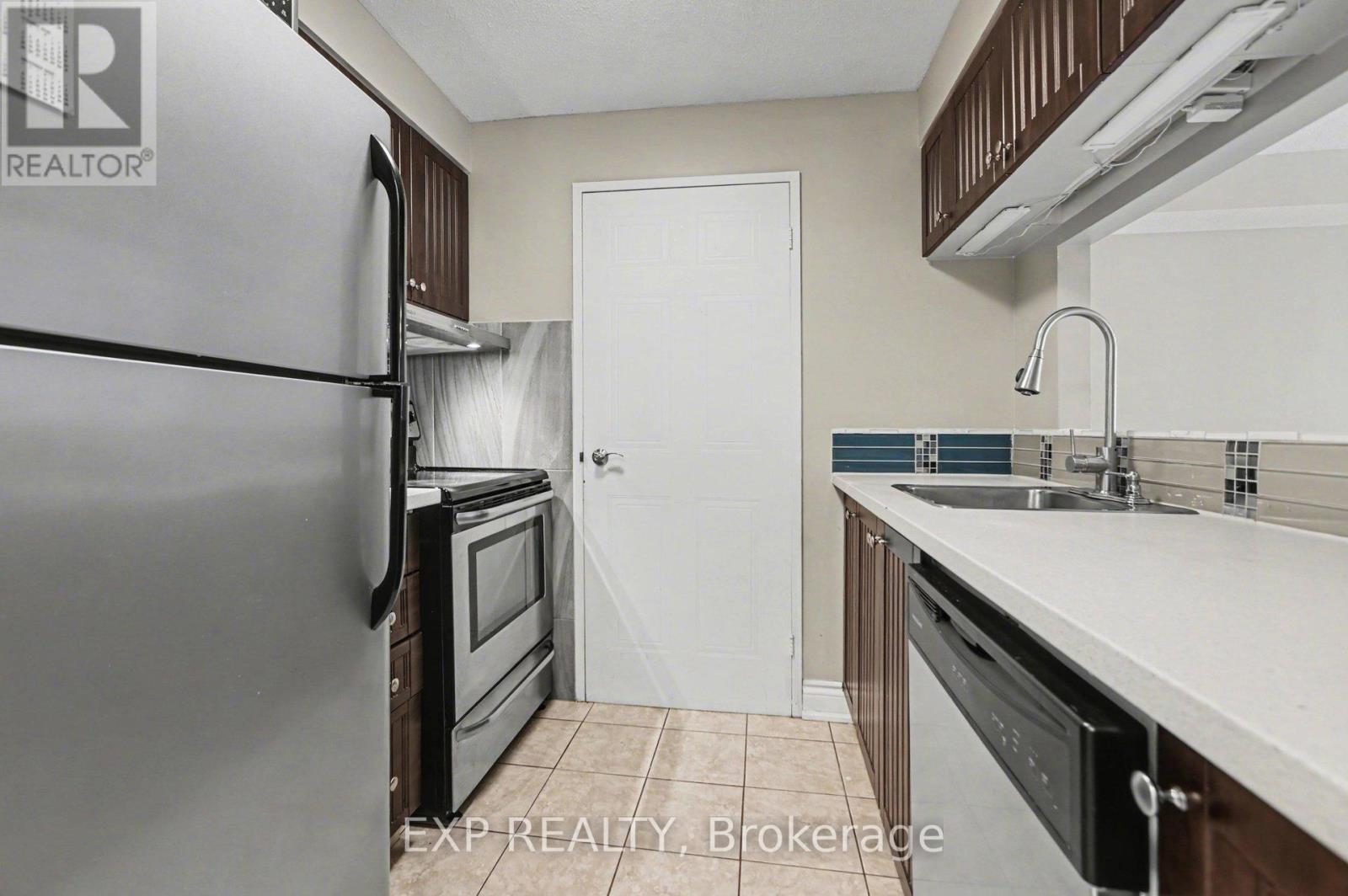 404 - 80 Sandcastle Drive, Ottawa, Ontario K2H 9E7 - Photo 8 - X12980120