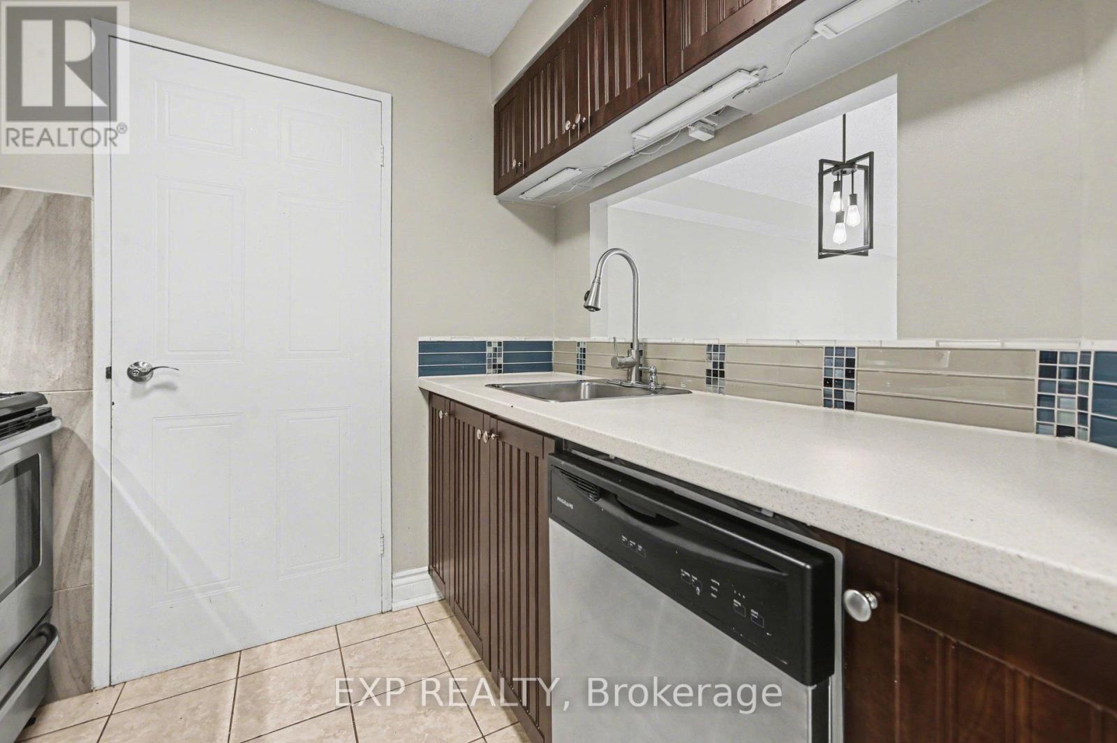 404 - 80 Sandcastle Drive, Ottawa, Ontario K2H 9E7 - Photo 9 - X12980120