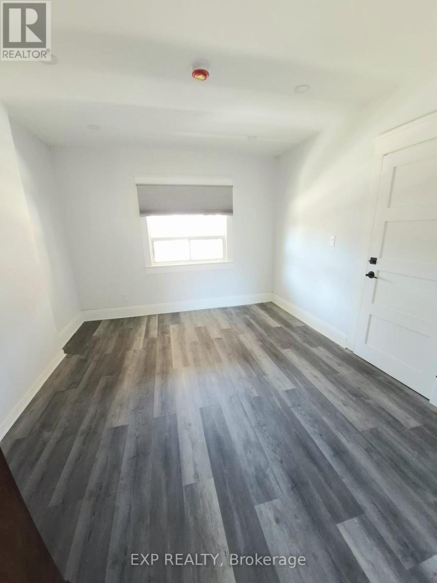 137 Glenmore Road, Toronto, Ontario  M4L 3M2 - Photo 3 - E12980078