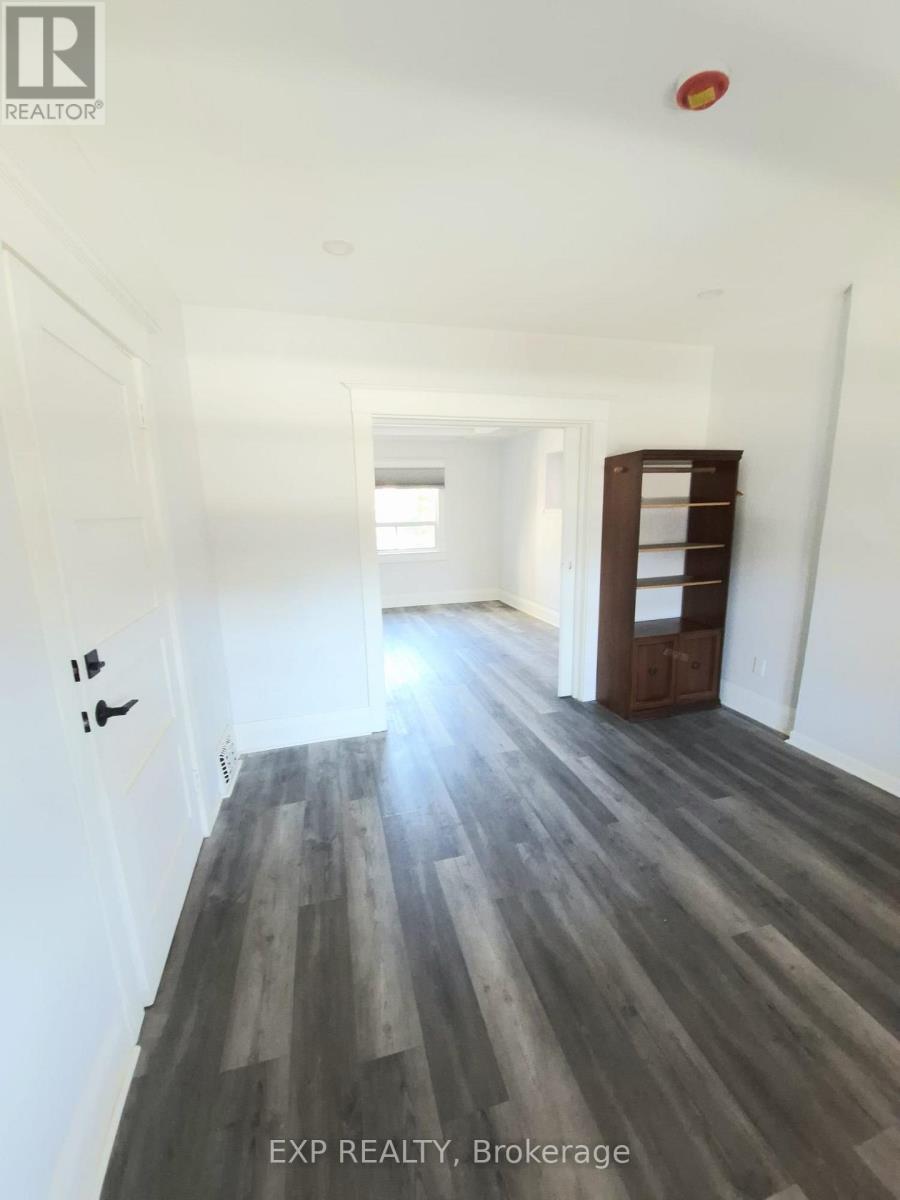 137 Glenmore Road, Toronto, Ontario  M4L 3M2 - Photo 4 - E12980078