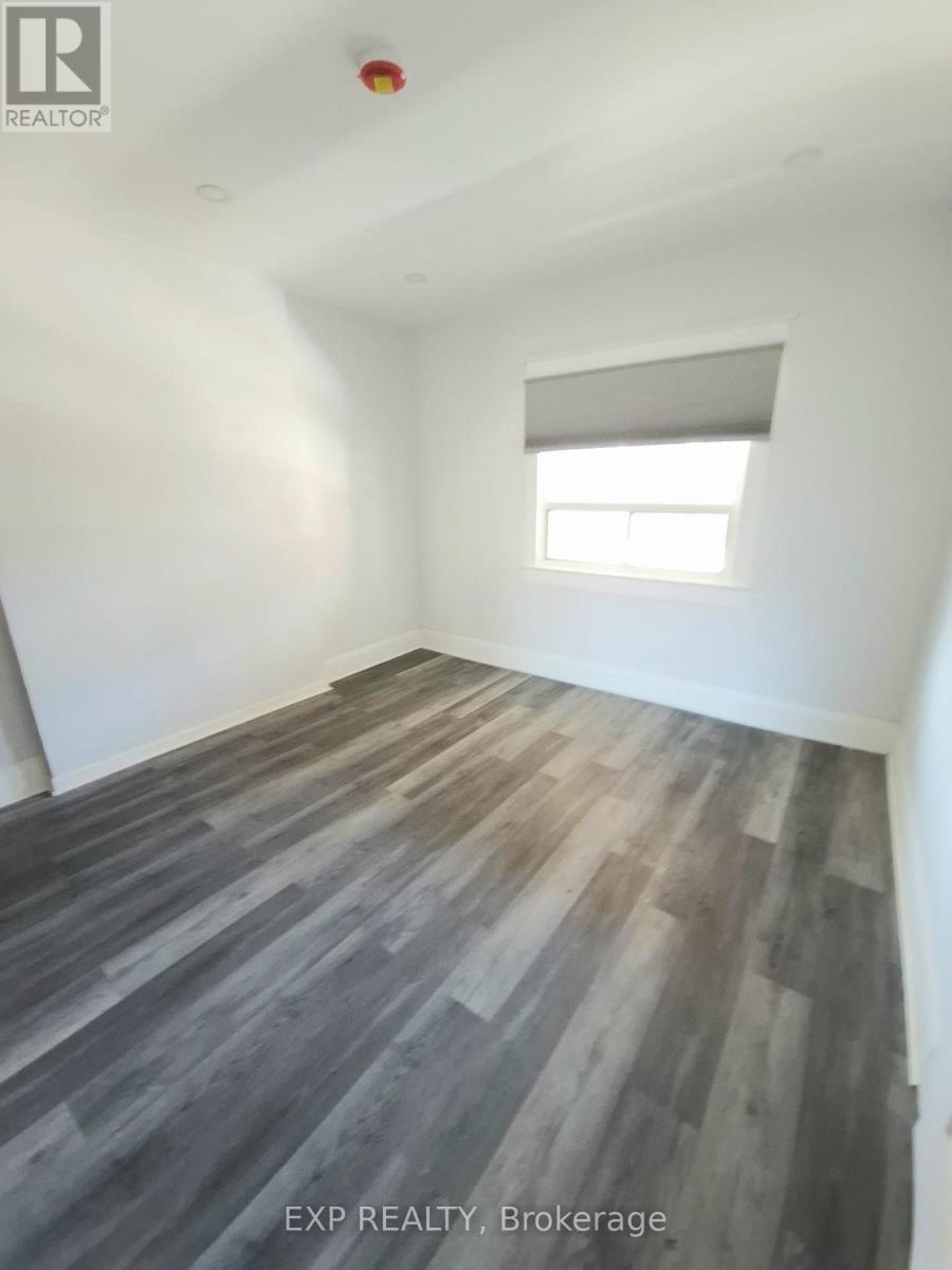 137 Glenmore Road, Toronto, Ontario  M4L 3M2 - Photo 5 - E12980078