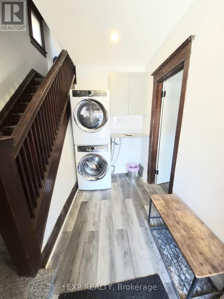 137 Glenmore Road, Toronto, Ontario  M4L 3M2 - Photo 7 - E12980078