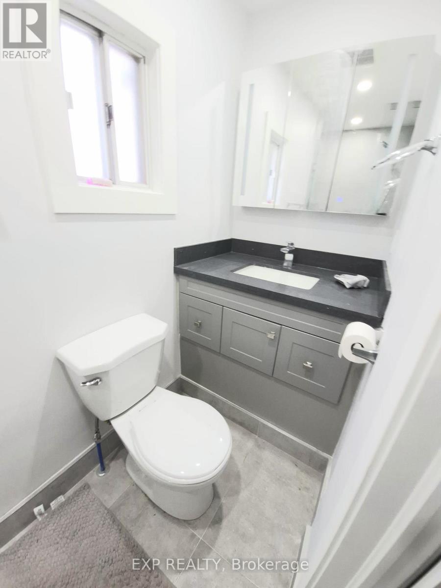 137 Glenmore Road, Toronto, Ontario  M4L 3M2 - Photo 8 - E12980078