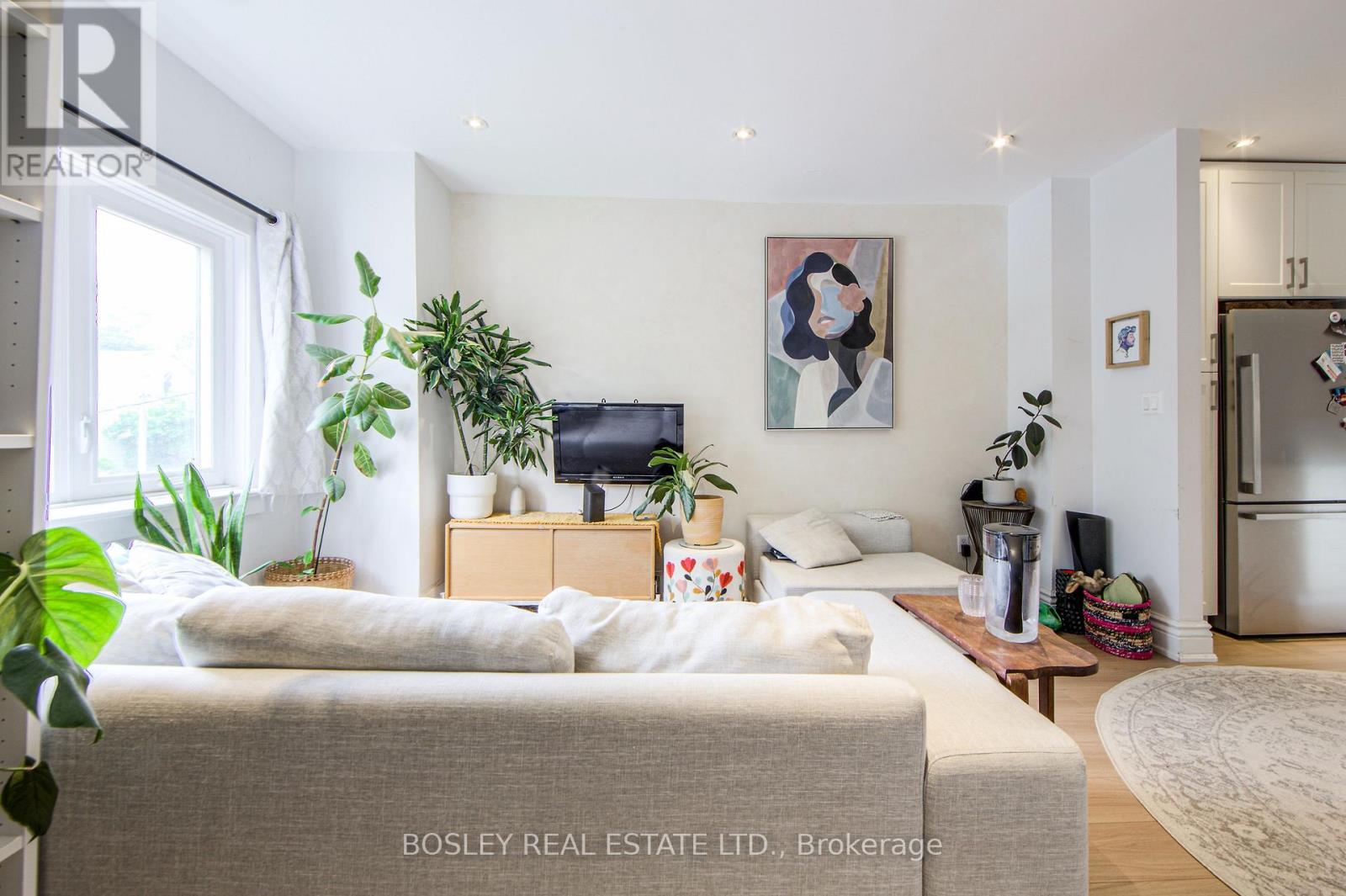 Upper - 2 Dawson Avenue, Toronto, Ontario  M4J 1E5 - Photo 10 - E12980116