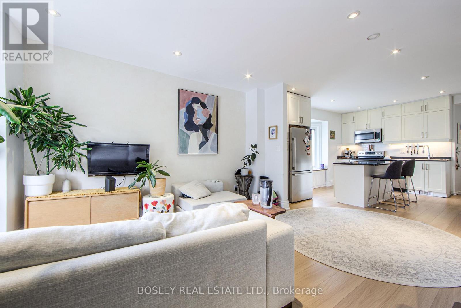 Upper - 2 Dawson Avenue, Toronto, Ontario  M4J 1E5 - Photo 11 - E12980116