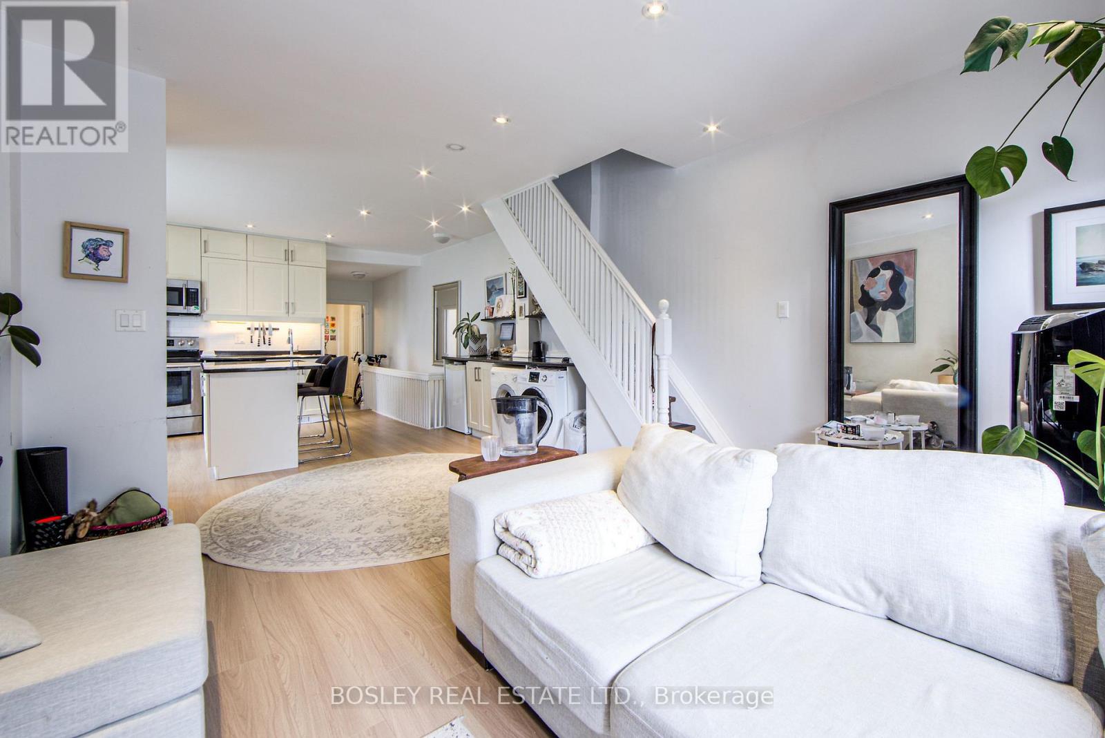 Upper - 2 Dawson Avenue, Toronto, Ontario  M4J 1E5 - Photo 12 - E12980116