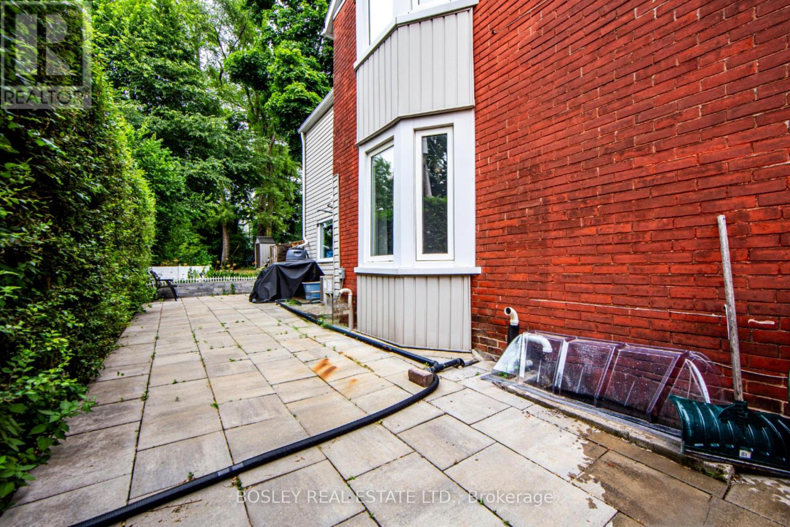 Upper - 2 Dawson Avenue, Toronto, Ontario  M4J 1E5 - Photo 19 - E12980116
