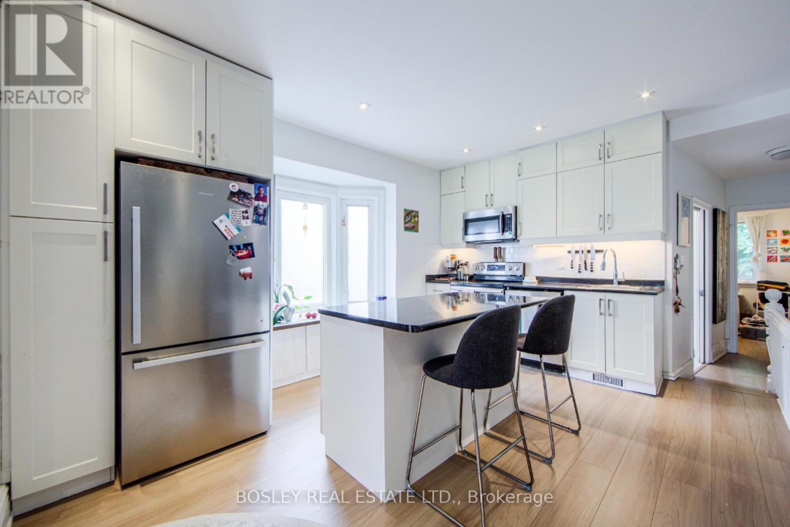 Upper - 2 Dawson Avenue, Toronto, Ontario  M4J 1E5 - Photo 4 - E12980116