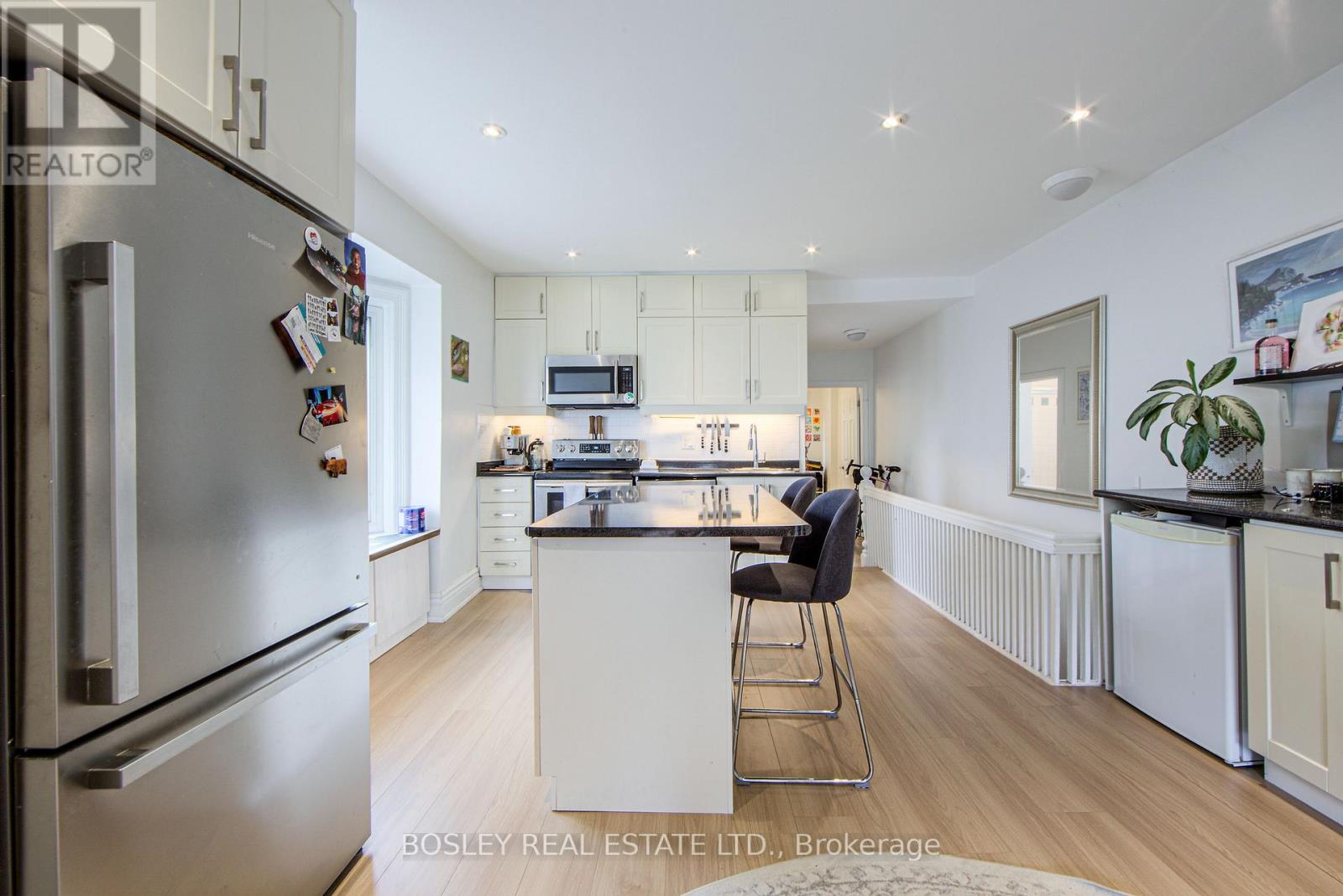 Upper - 2 Dawson Avenue, Toronto, Ontario  M4J 1E5 - Photo 5 - E12980116