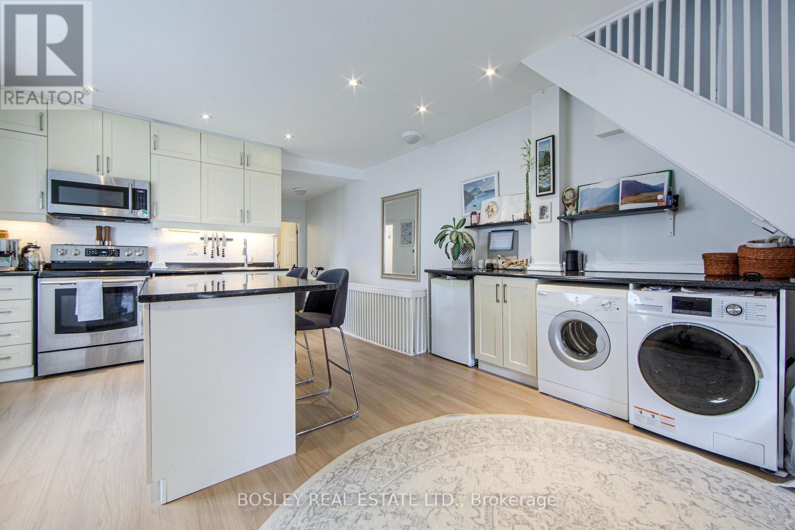 Upper - 2 Dawson Avenue, Toronto, Ontario  M4J 1E5 - Photo 7 - E12980116