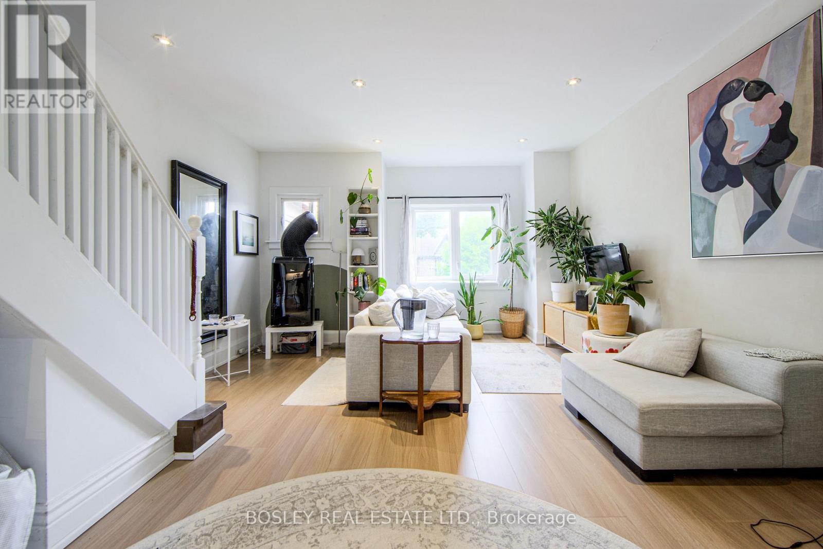 Upper - 2 Dawson Avenue, Toronto, Ontario  M4J 1E5 - Photo 8 - E12980116