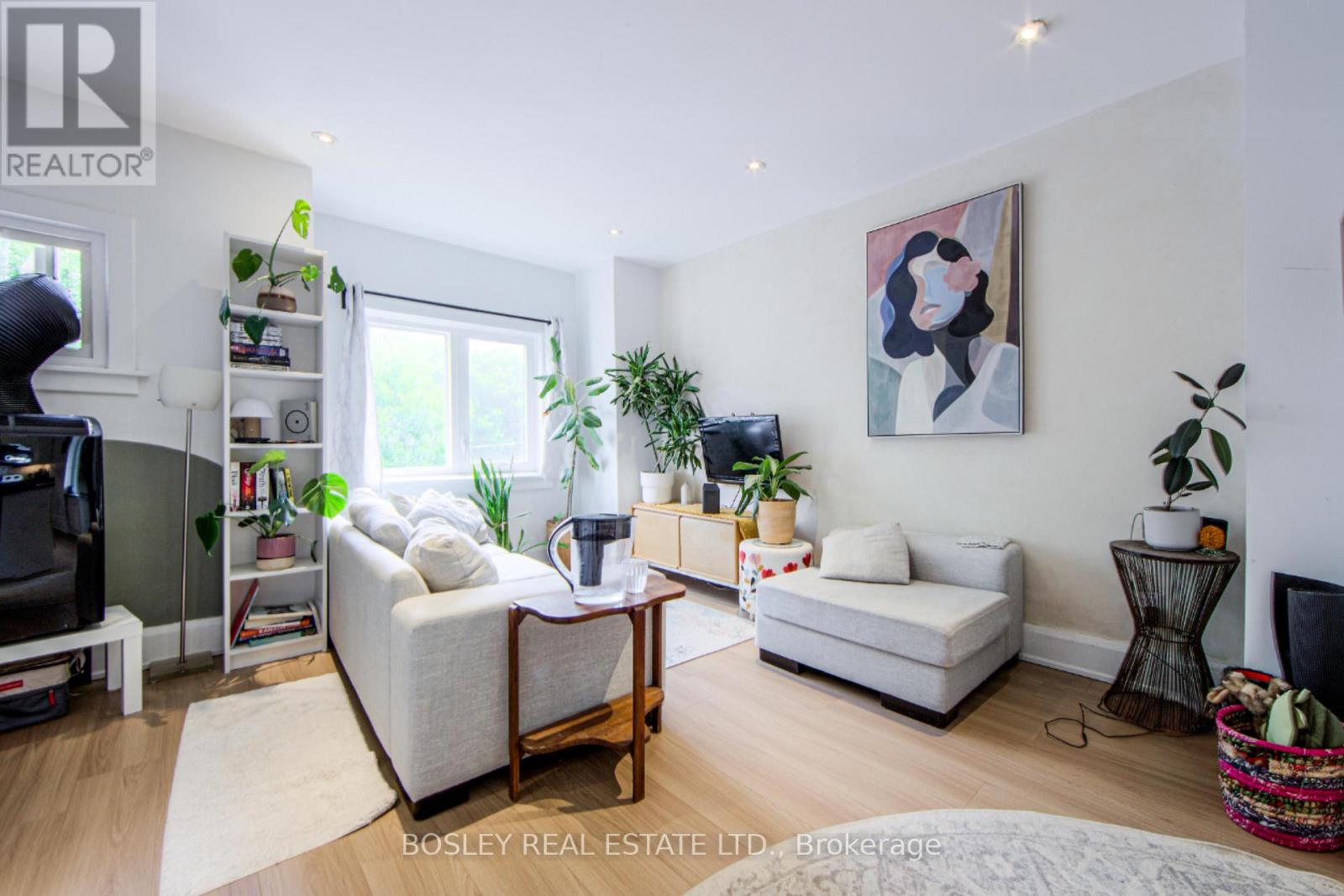 Upper - 2 Dawson Avenue, Toronto, Ontario  M4J 1E5 - Photo 9 - E12980116