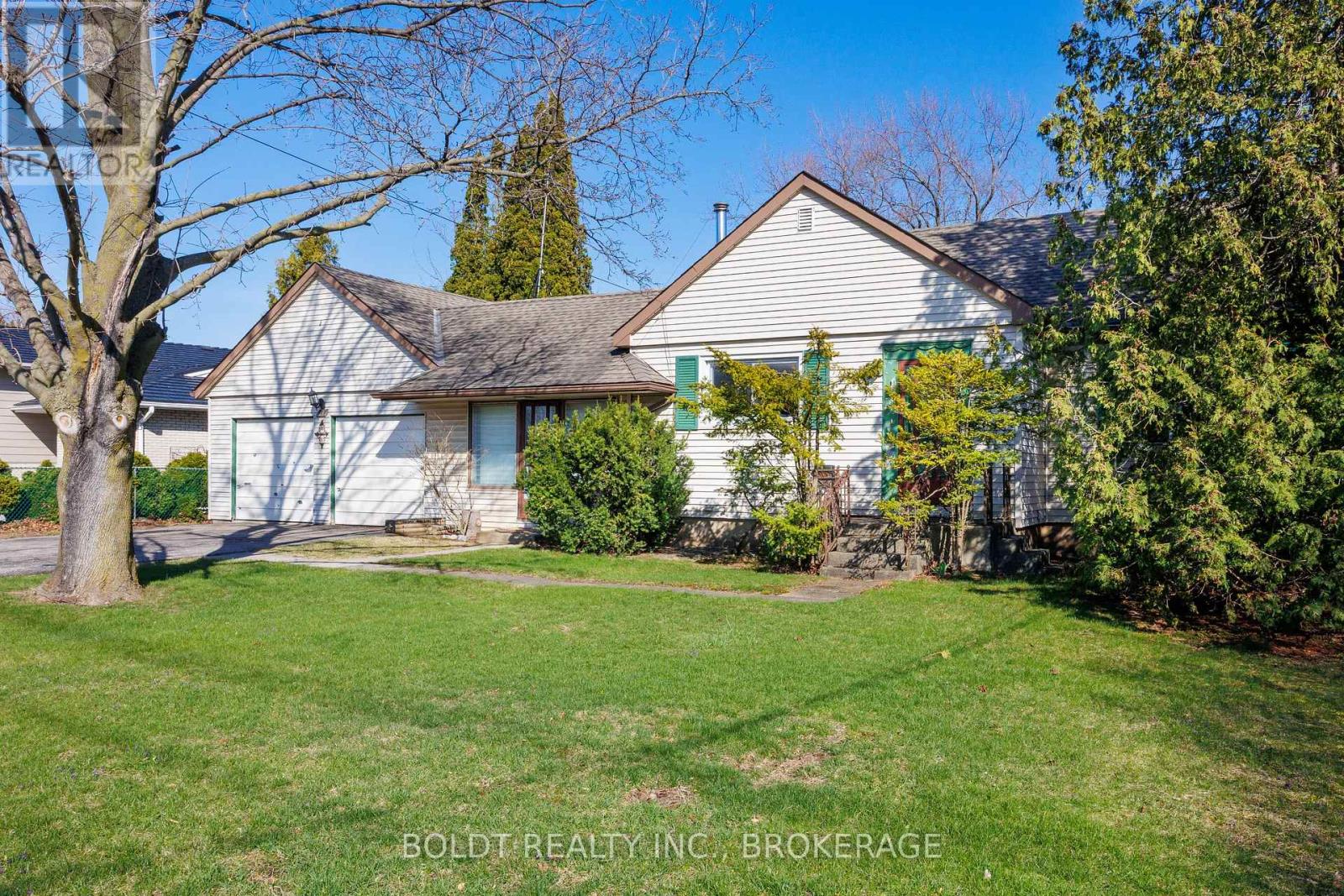 542 Niagara Street, St. Catharines, Ontario  L2M 3P5 - Photo 4 - X12980100