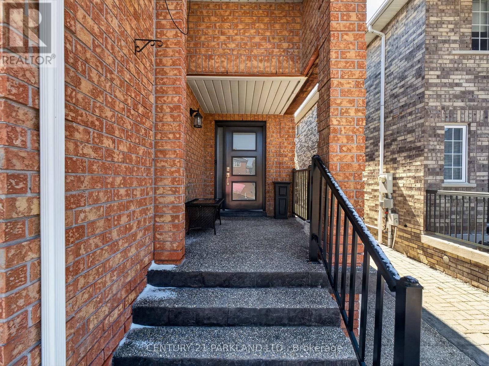 181 Purcell Crescent, Vaughan (Maple), Ontario  L6A 3C5 - Photo 2 - N12980096