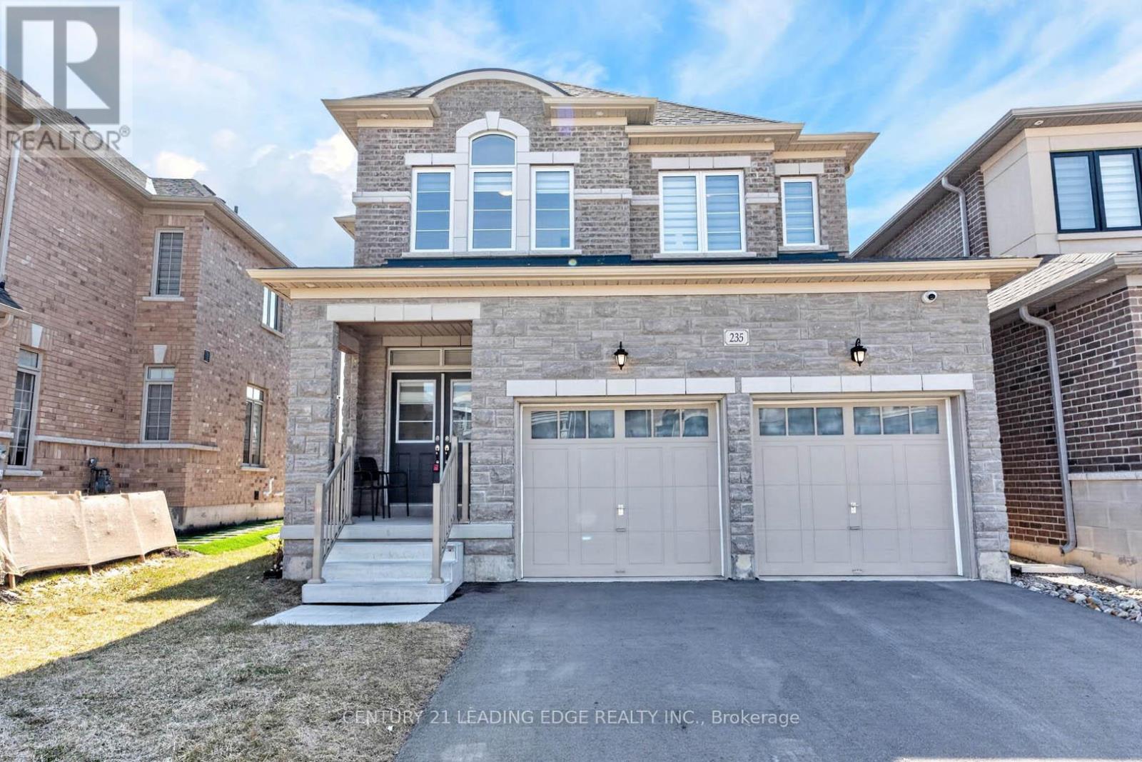 235 FERRAGINE CRESCENT, Bradford West Gwillimbury, Ontario